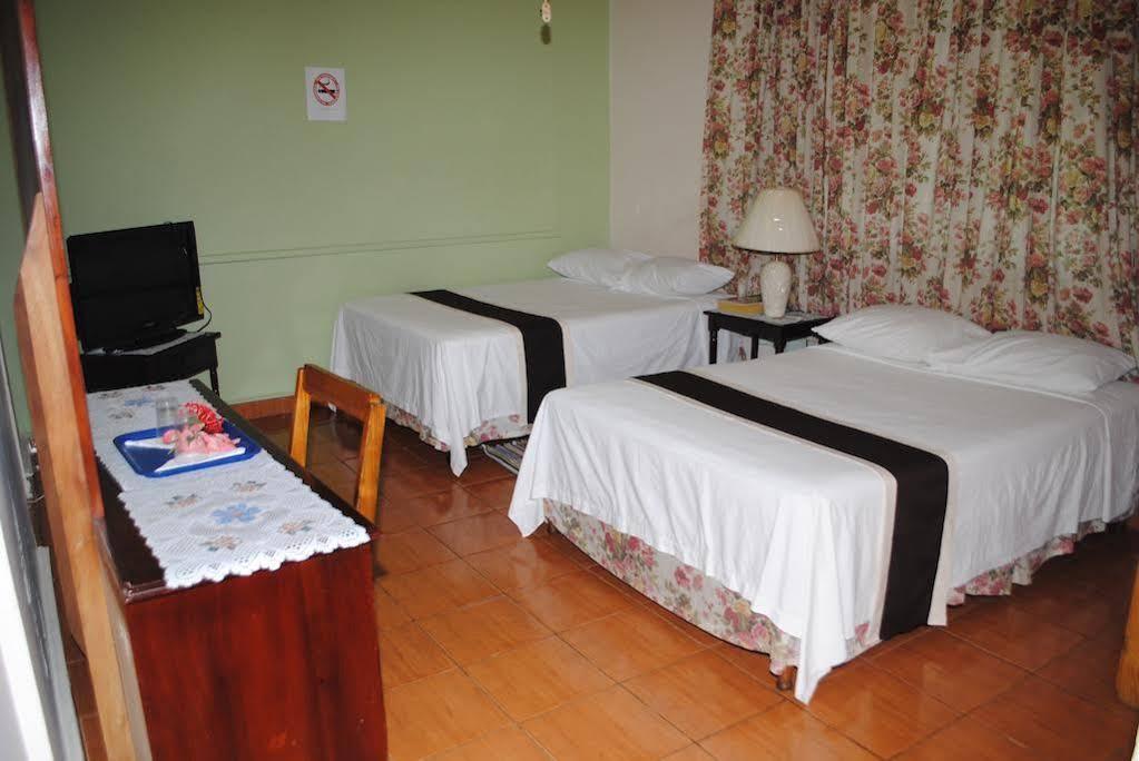Palm Bay Guest House & Restaurant Montego Bay Ngoại thất bức ảnh