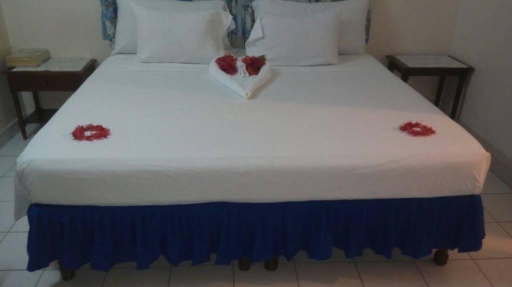 Palm Bay Guest House & Restaurant Montego Bay Ngoại thất bức ảnh