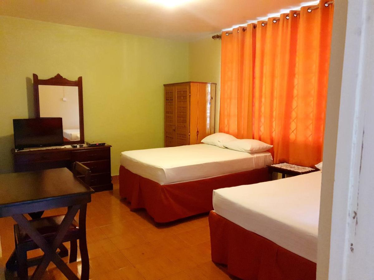 Palm Bay Guest House & Restaurant Montego Bay Ngoại thất bức ảnh