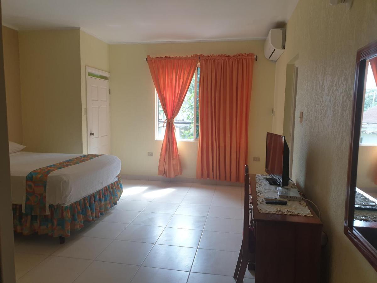 Palm Bay Guest House & Restaurant Montego Bay Ngoại thất bức ảnh
