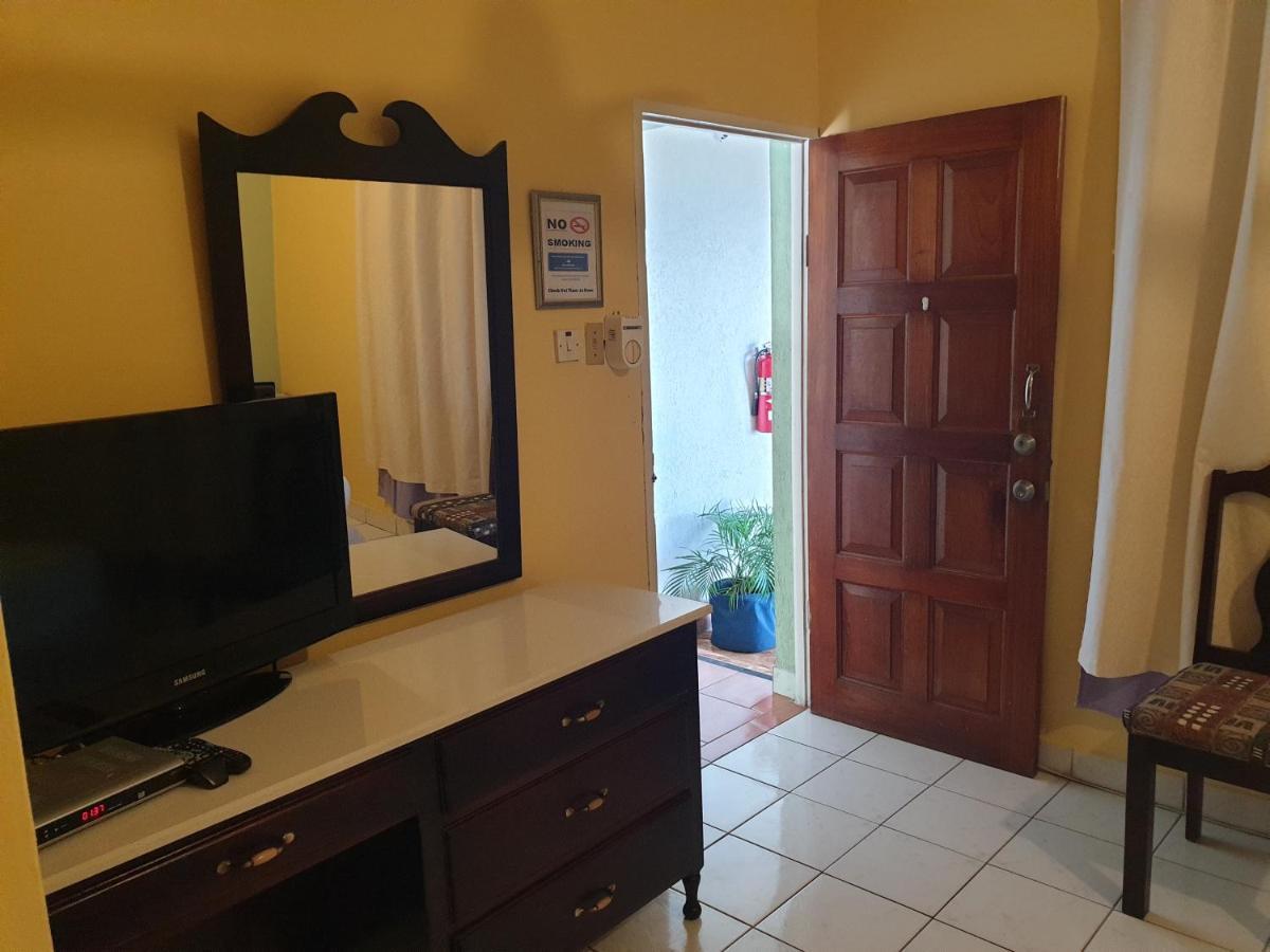 Palm Bay Guest House & Restaurant Montego Bay Ngoại thất bức ảnh