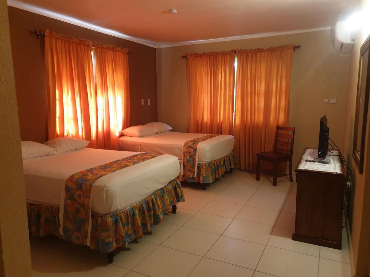 Palm Bay Guest House & Restaurant Montego Bay Ngoại thất bức ảnh