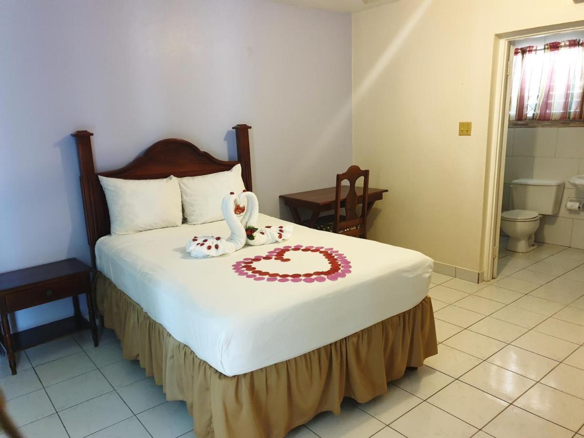 Palm Bay Guest House & Restaurant Montego Bay Ngoại thất bức ảnh