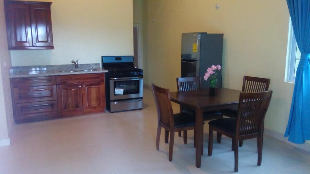 Palm Bay Guest House & Restaurant Montego Bay Ngoại thất bức ảnh